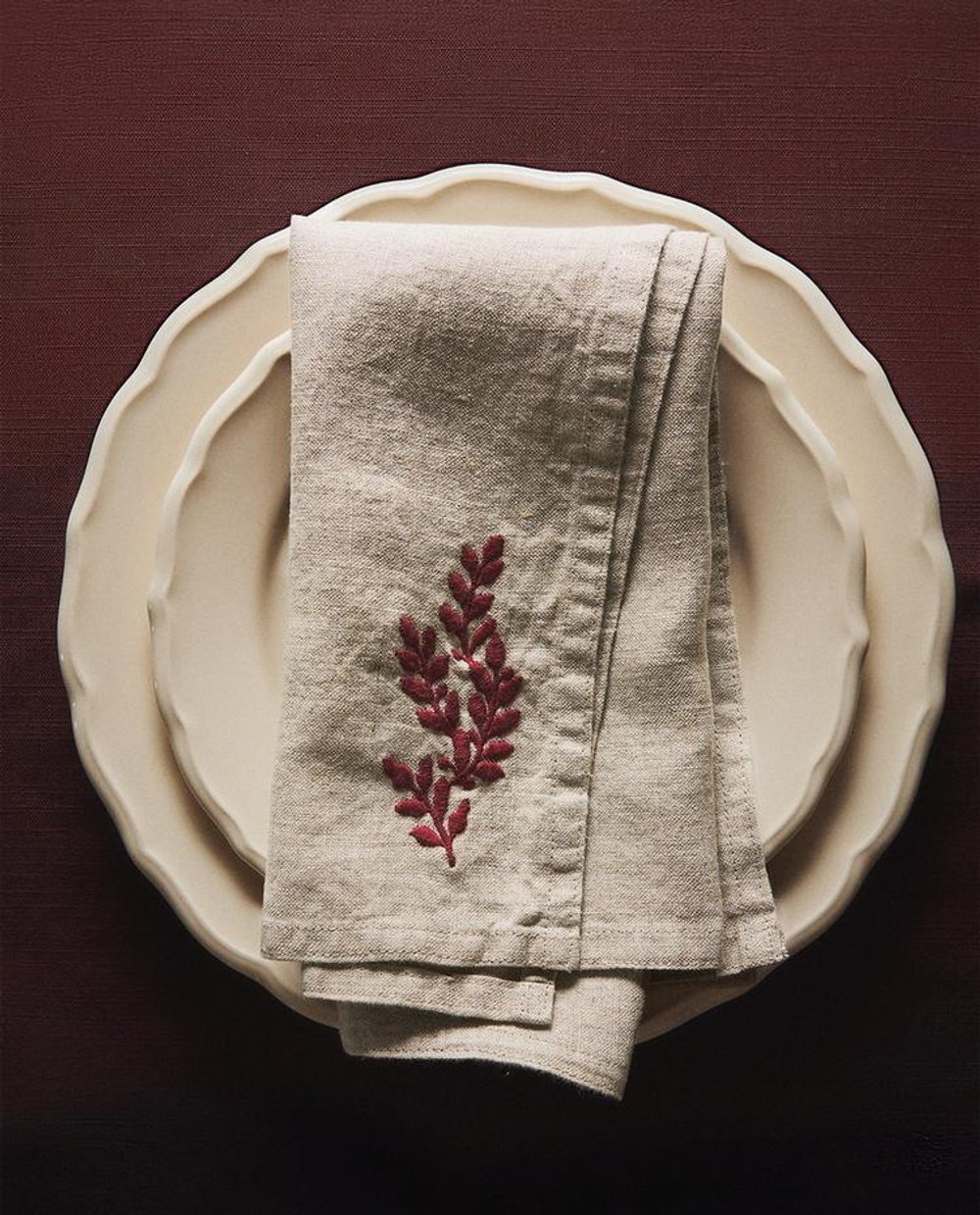 ZARA HOME КУХОННЫЕ ПОЛОТЕНЦА С РОЖДЕСТВЕНСКОЙ ВЫШИВКОЙ (НАБОР ИЗ 2 ШТ.), КРАСНЫЙ