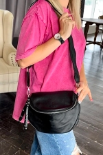 Женская кросс-боди сумка из натуральной кожи черного цвета