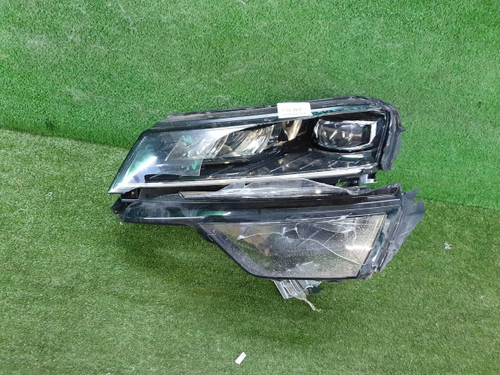 Битая Фара левая Skoda Karoq (2017-2021) LED
