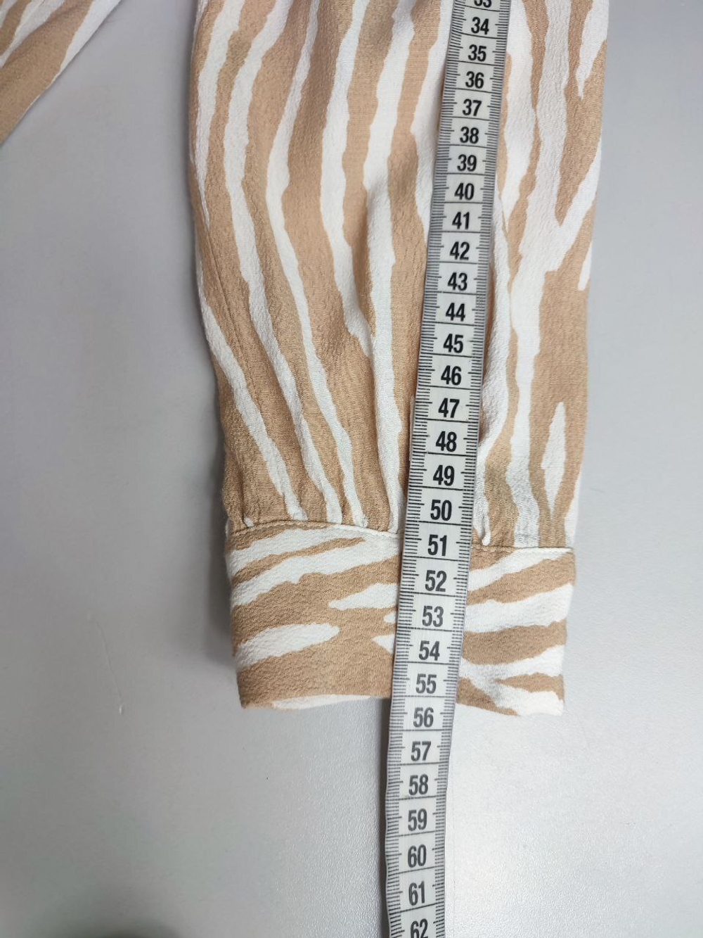 Блузка ZARA с актуальным принтом 46-48 размер