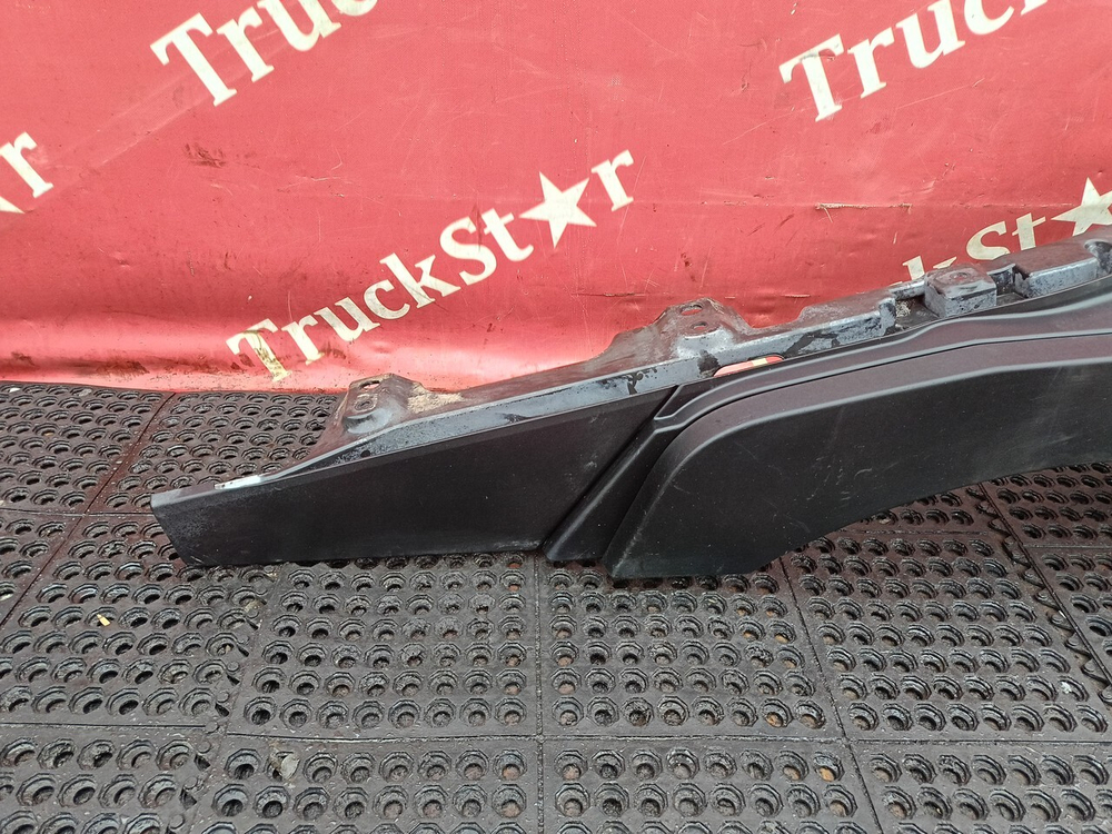 Корпус подножки правый 2016 г.