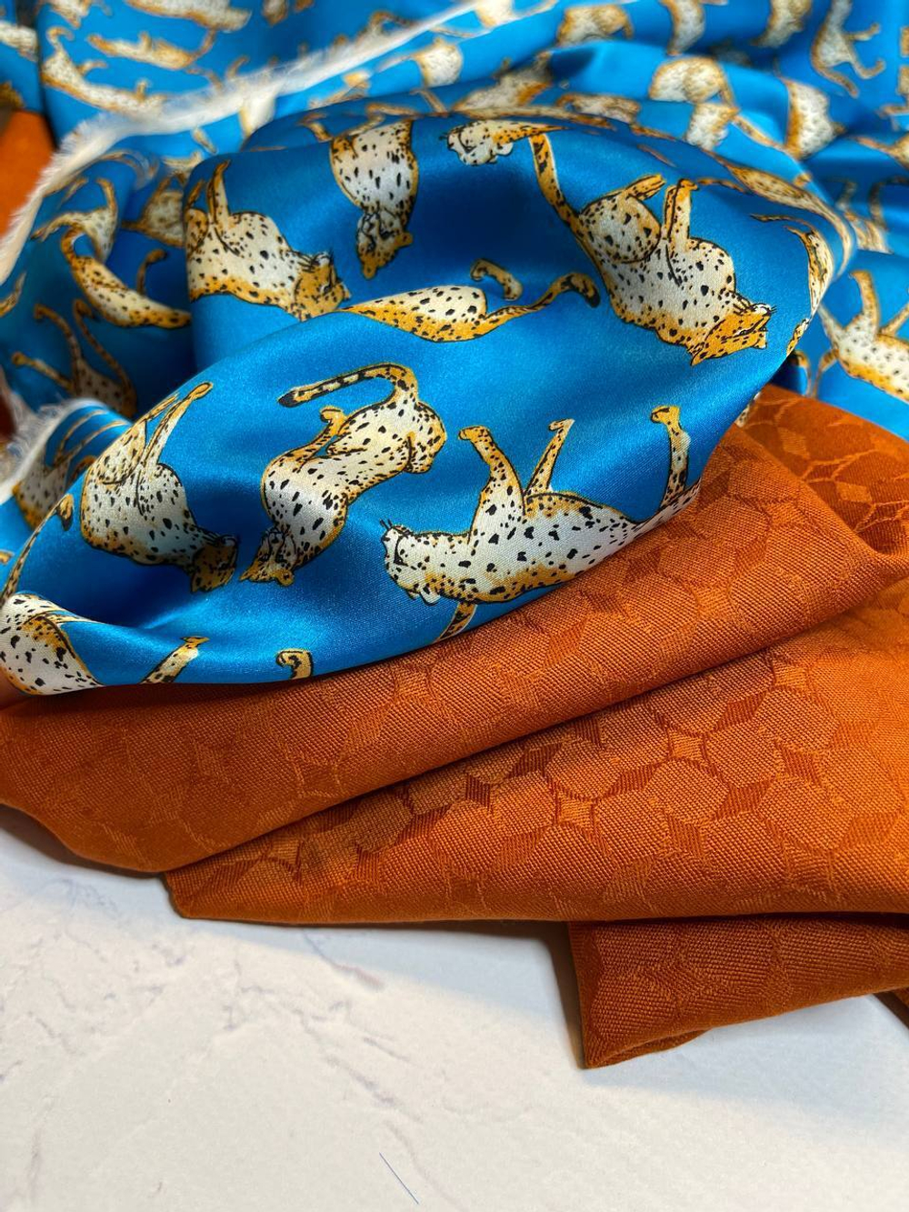 Костюмно-плательная однотонная жаккардовая шерсть с узором (COMME DES GARÇONS, 100%шерсть, Оранжевая охра, 142, 264 гр/м2)