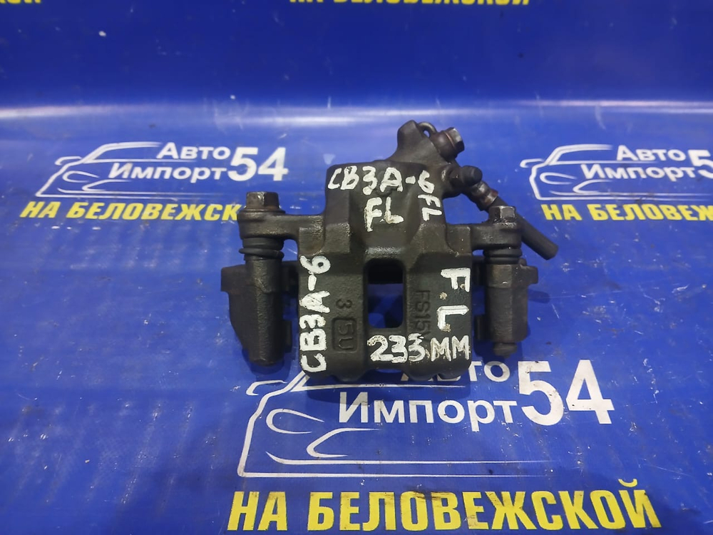 Суппорт тормозной передний левый MITSUBISHI LANCER 1993