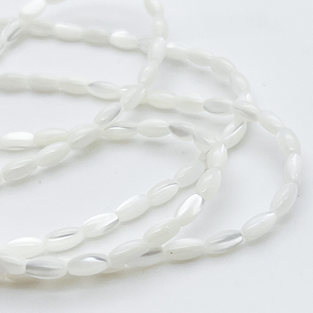 Перламутр, размер около 5*3 мм, цена за отрезок 19 см (1/2 нити)