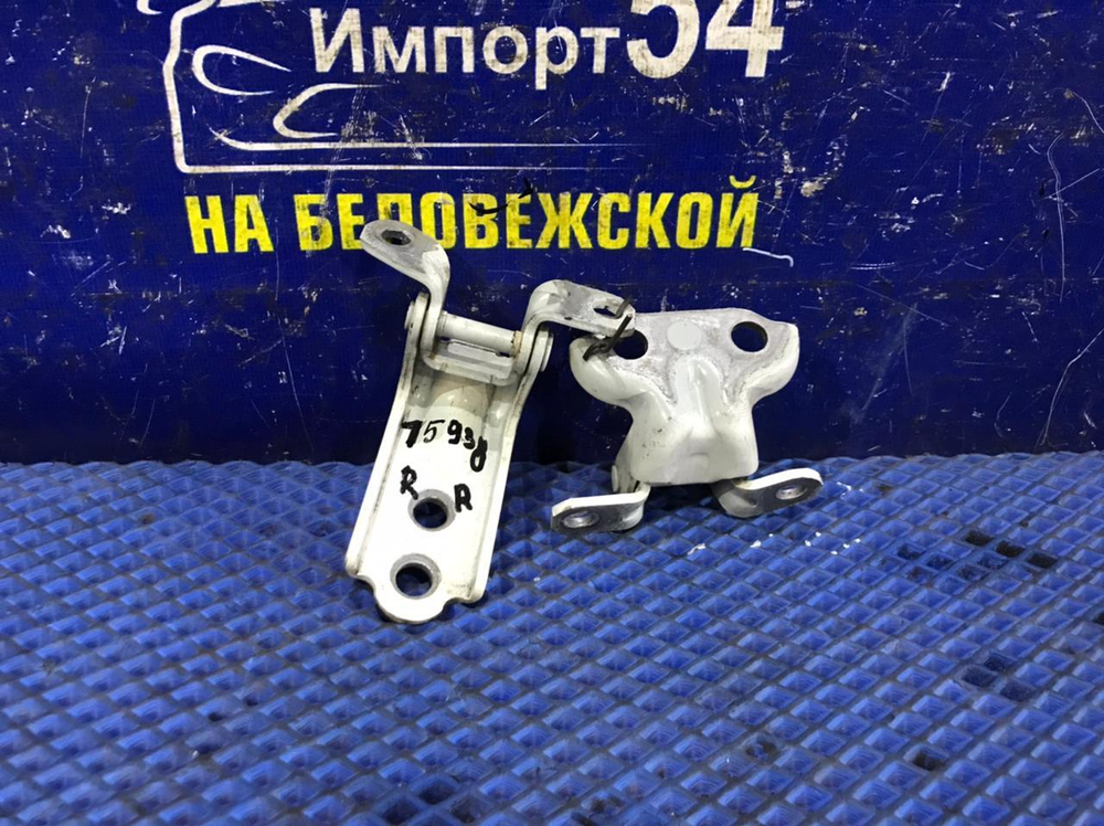 Петля двери задней правой SUBARU LEVORG 2014-2020