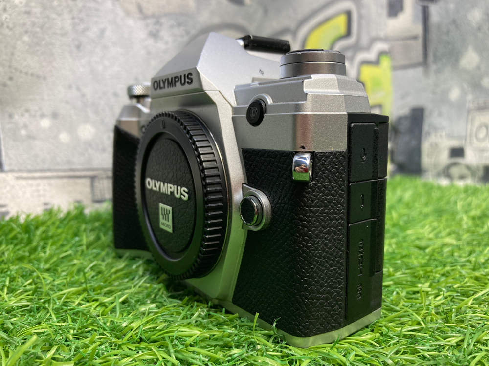 Olympus OM-D E-M5 Mark III (16.000 кадров)
