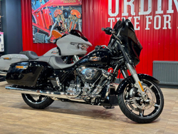 STREET GLIDE SPECIAL, 2024 VIVID BLACK CHROME TRIM