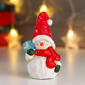 Сувенир керамика Снеговичок в красном колпаке и шарфике, с подарком 12 см