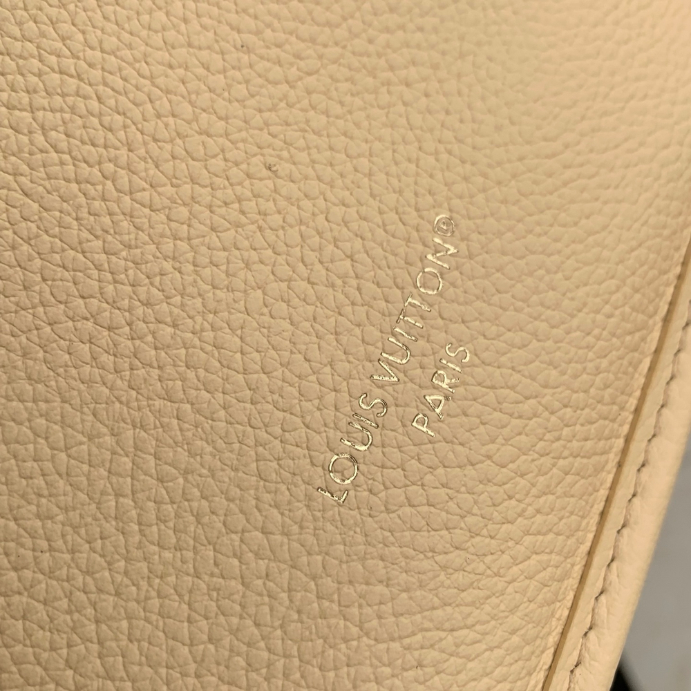 Louis Vuitton Neverfull Bandouliere Inside Out BB