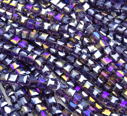 БВ031ДС4 Хрустальные бусины квадратные, цвет: фиолетовый AB прозрачный, 4 мм, кол-во: 44-45 шт.