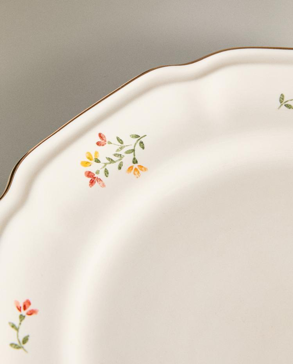 ZARA HOME ФАРФОРОВАЯ ДЕСЕРТНАЯ ТАРЕЛКА С УЗОРОМ, КРЕМОВЫЙ