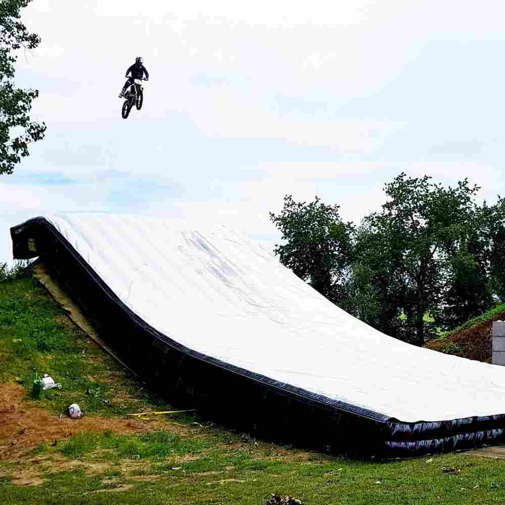 Надувная подушка-склон «AirSlope» для байк-трюков и прыжков, 7×4×2,5 м
