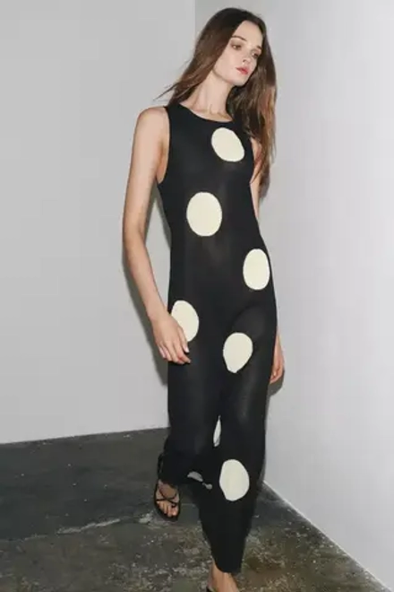 ZARA ДЛИННОЕ ТРИКОТАЖНОЕ ПЛАТЬЕ В ГОРОШЕК, ЧЕРНЫЙ/БЕЛЫЙ