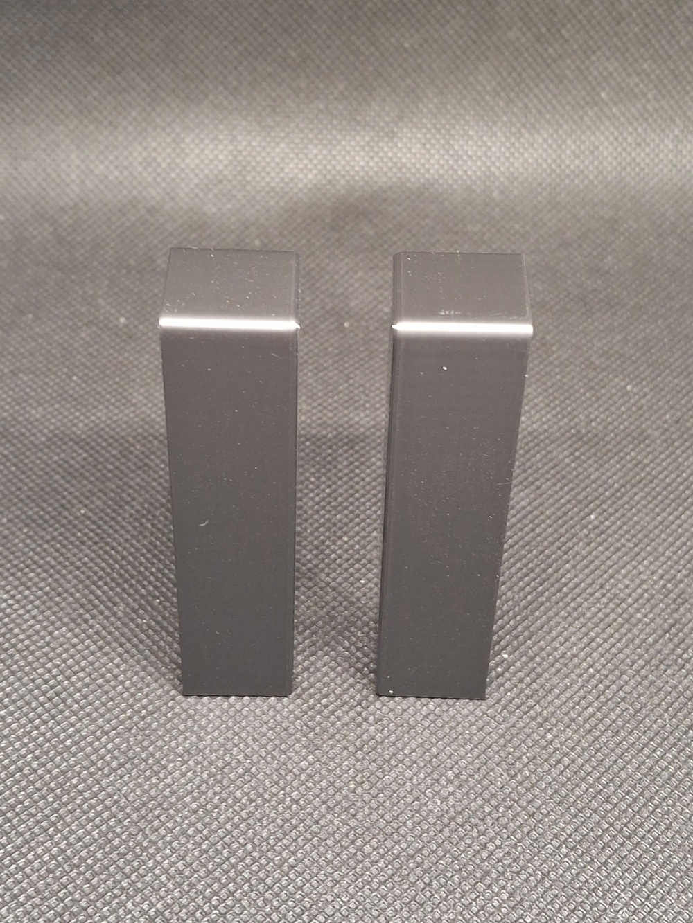 Заглушки торцевые для плинтуса 70x14 мм (Черный, правая и левая)