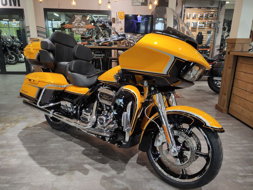 Harley-Davidson CVO Road Glide Limited (Hightail Yellow Pearl)