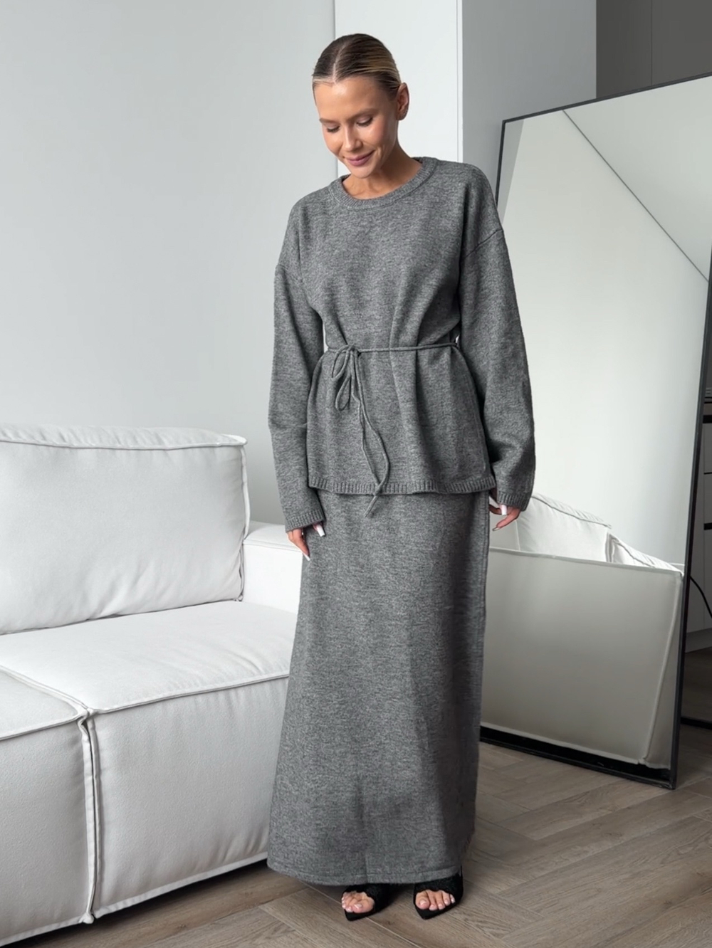 Комплект вязаный, свитер с завязкой и юбка