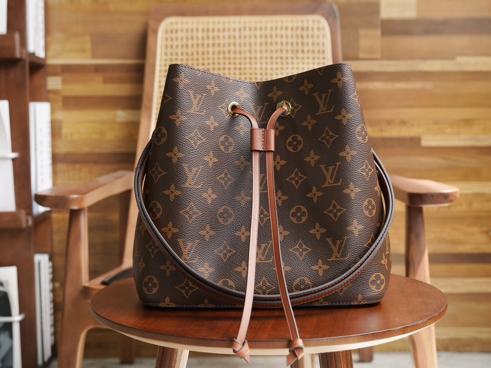 Louis Vuitton NeoNoe MM