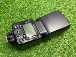 Nikon Speedlight SB-700