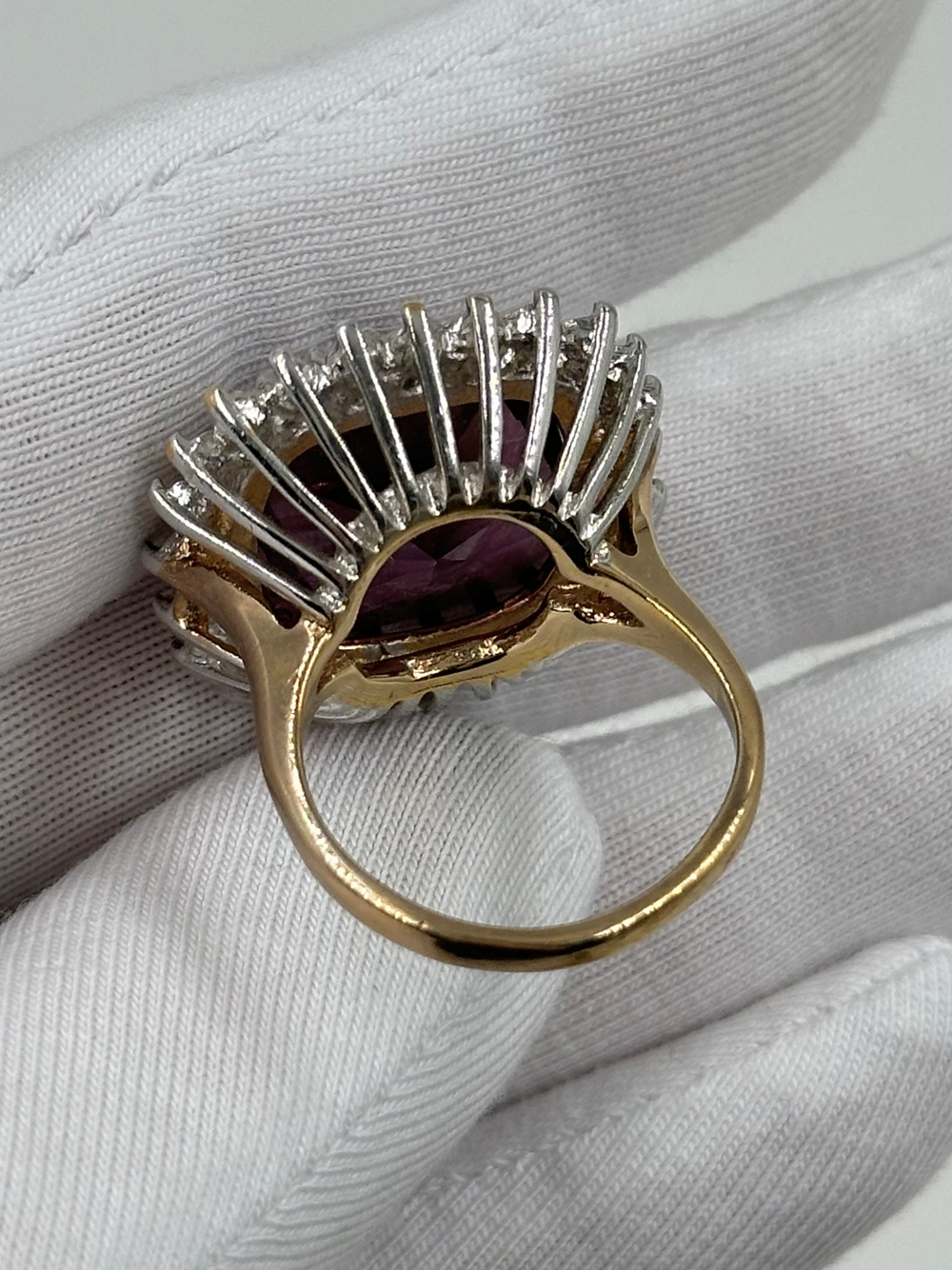 Кольцо с фиолетовым кристаллом