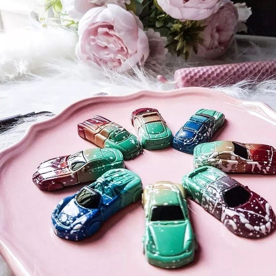 484 | Форма для шоколадных конфет &quot;Машинки&quot; (275*175 мм)