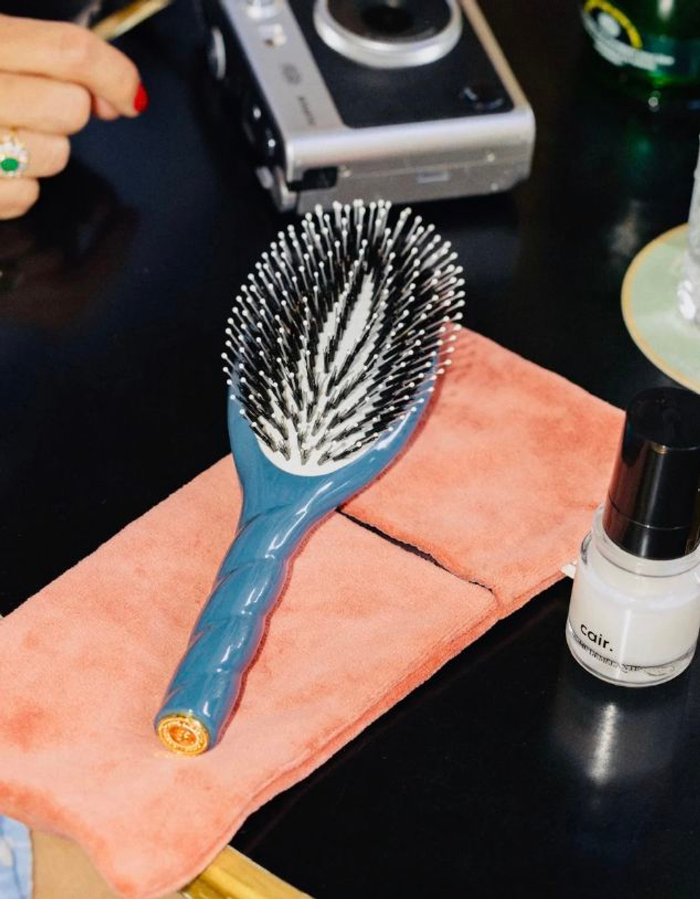 La Bonne Brosse Массажная расческа для волос N 03 Essential Sensitive Scalp Brush - Creamy White