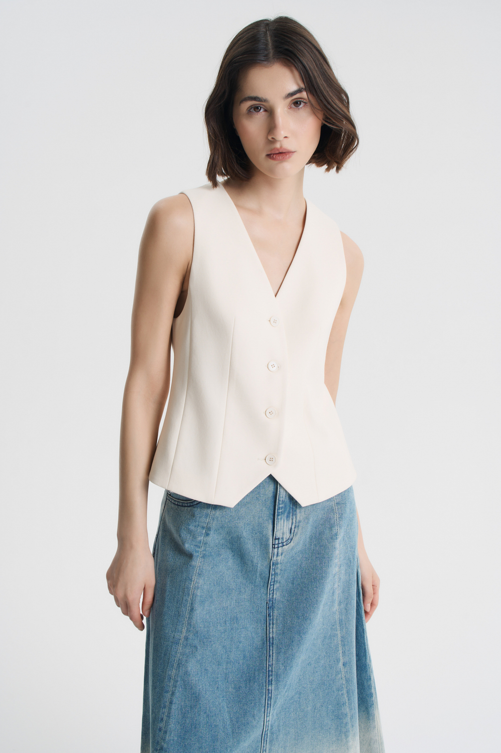 Жилет приталенный