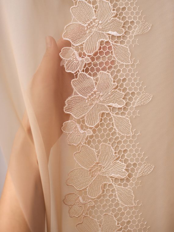 05-166 Вышивка на неэл. сетке 21 см, телесный (правая)