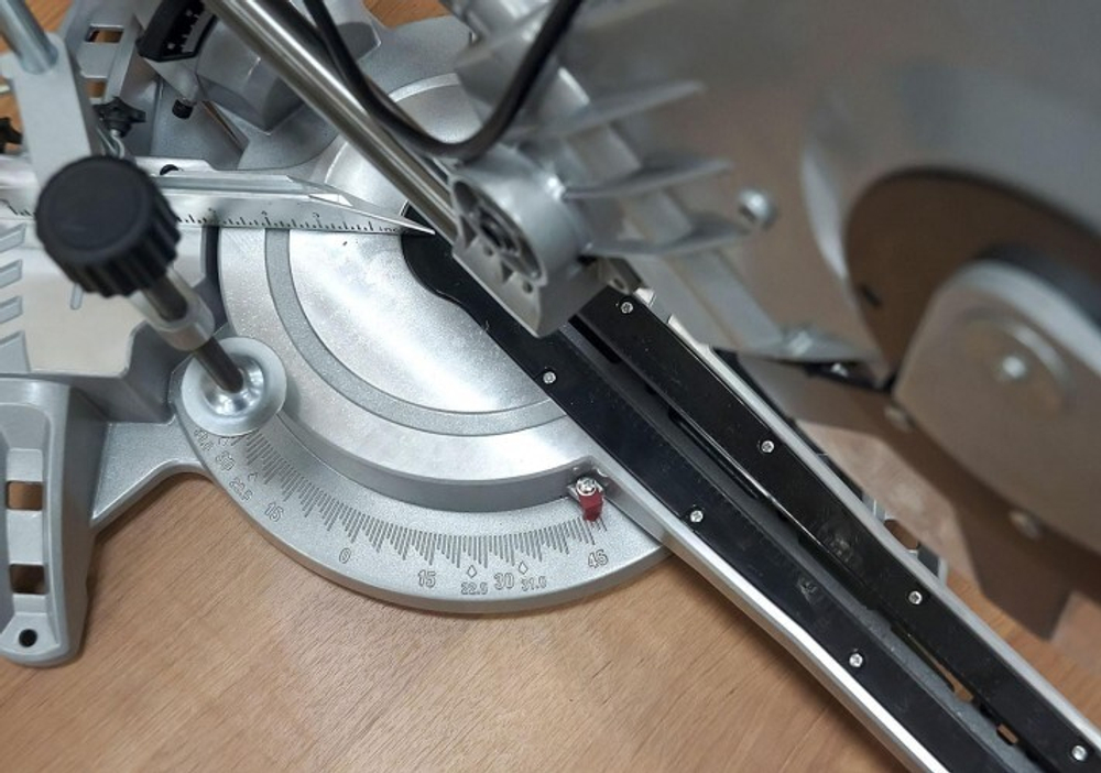 Пила торцовочная сетевая КОРВЕТ 6-330С 90062