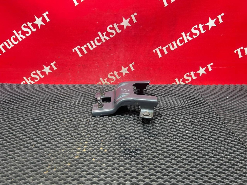 Кронштейн патрубка ретардера