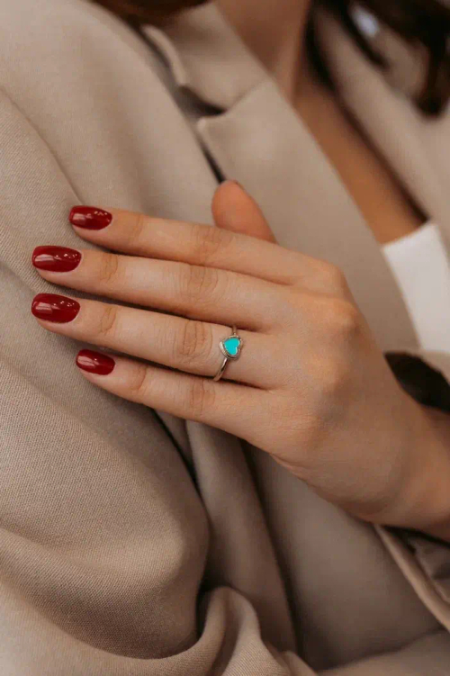 Кольцо с серцем в эмали