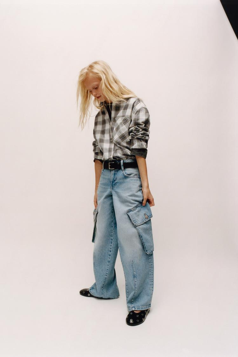 ZARA ДЖИНСЫ КАРГО С КАРМАНАМИ, СИНИЙ