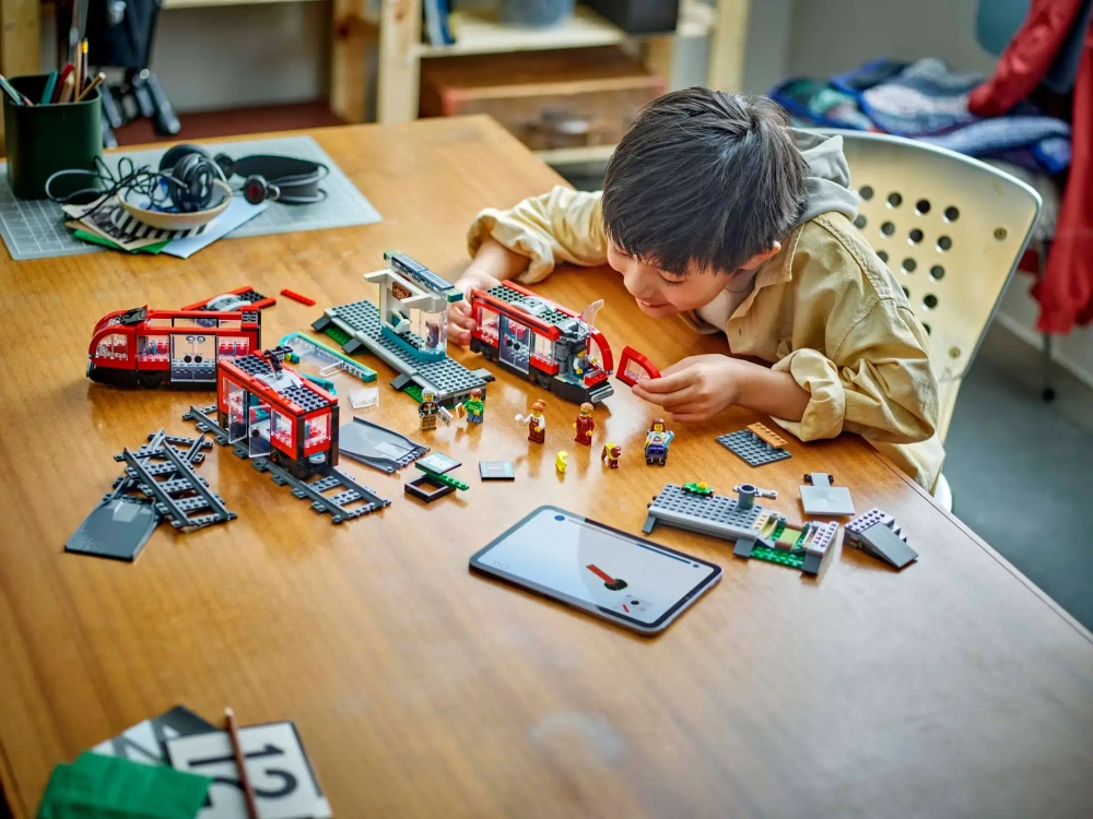 Конструктор LEGO City 60423 Троллейбус и станция