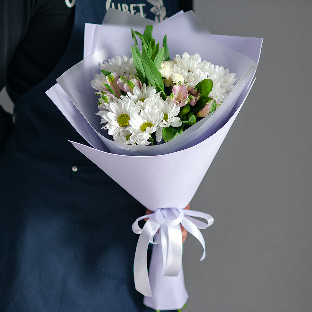 Сборный букет из кустовой хризантемы и альстромерии