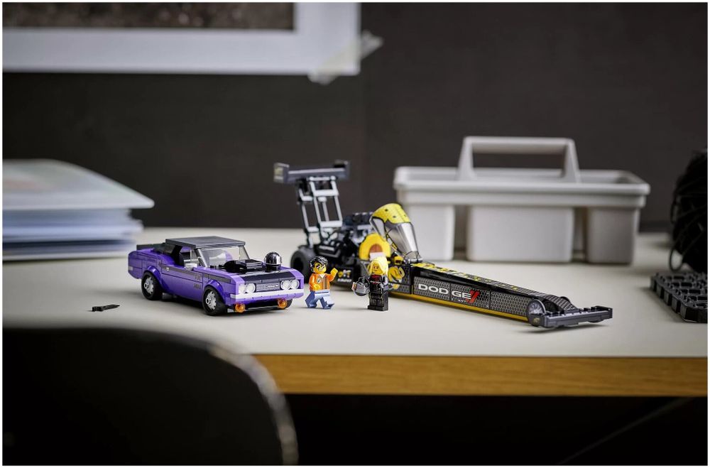 LEGO Speed Champions 76904 Mopar Dodge SRT Top Fuel Dragster and 1970 Dodge Challenger T A 76904 Layon.ru