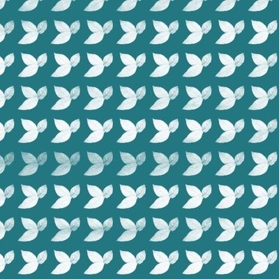 Листья на зелёном фоне