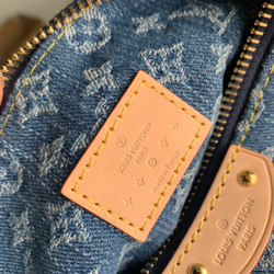 Louis Vuitton Hills Pochette