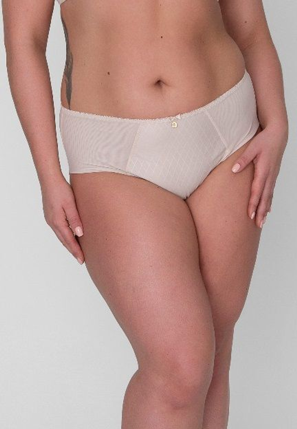 Женские трусики-слипы из ткани с тиснением (Размер: M) (Цвет: телесный)