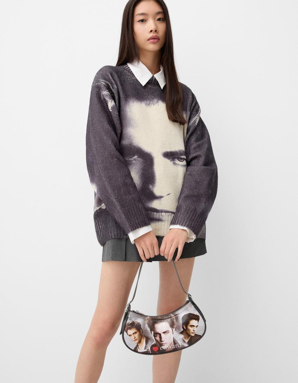 BERSHKA СУМКА С ПРИНТОМ «СУМЕРКИ», ТЕМНО-СЕРЫЙ