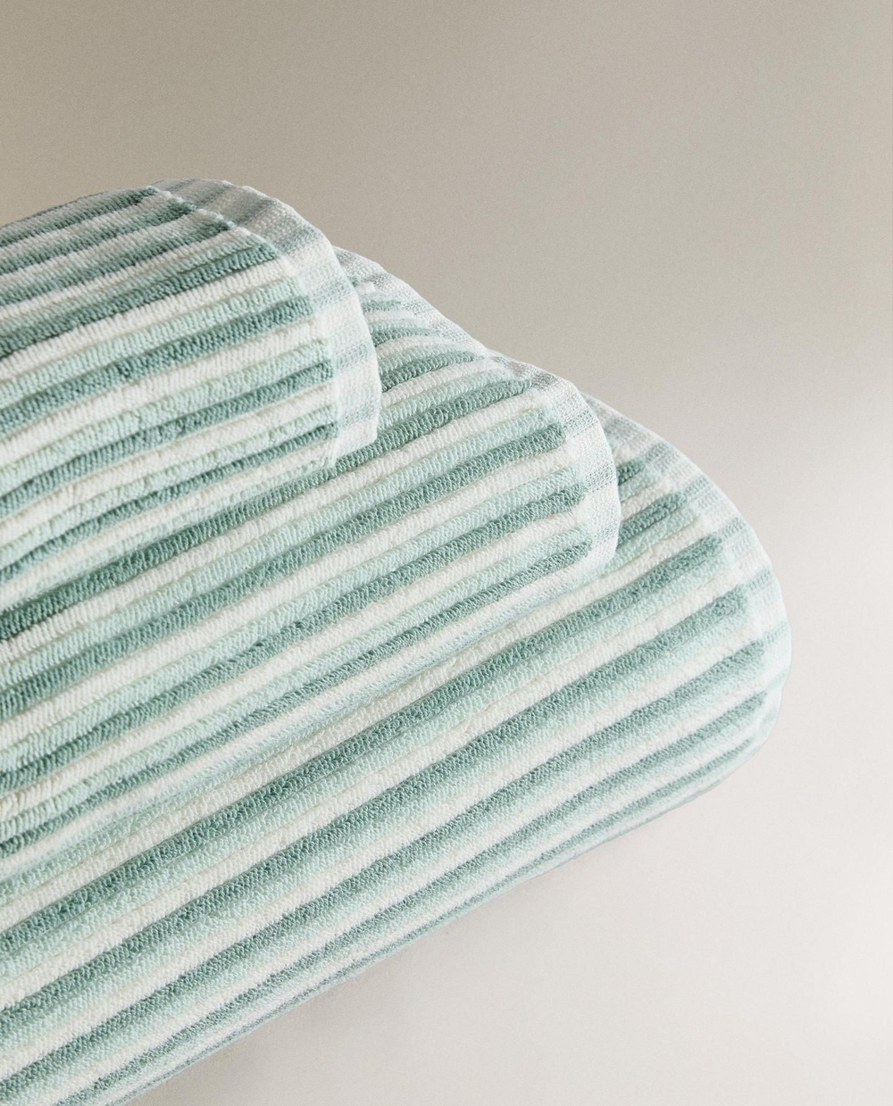 Zara Home - Цветное полосатое текстурное полотенце для ванной комнаты, зеленый, 50х90 см