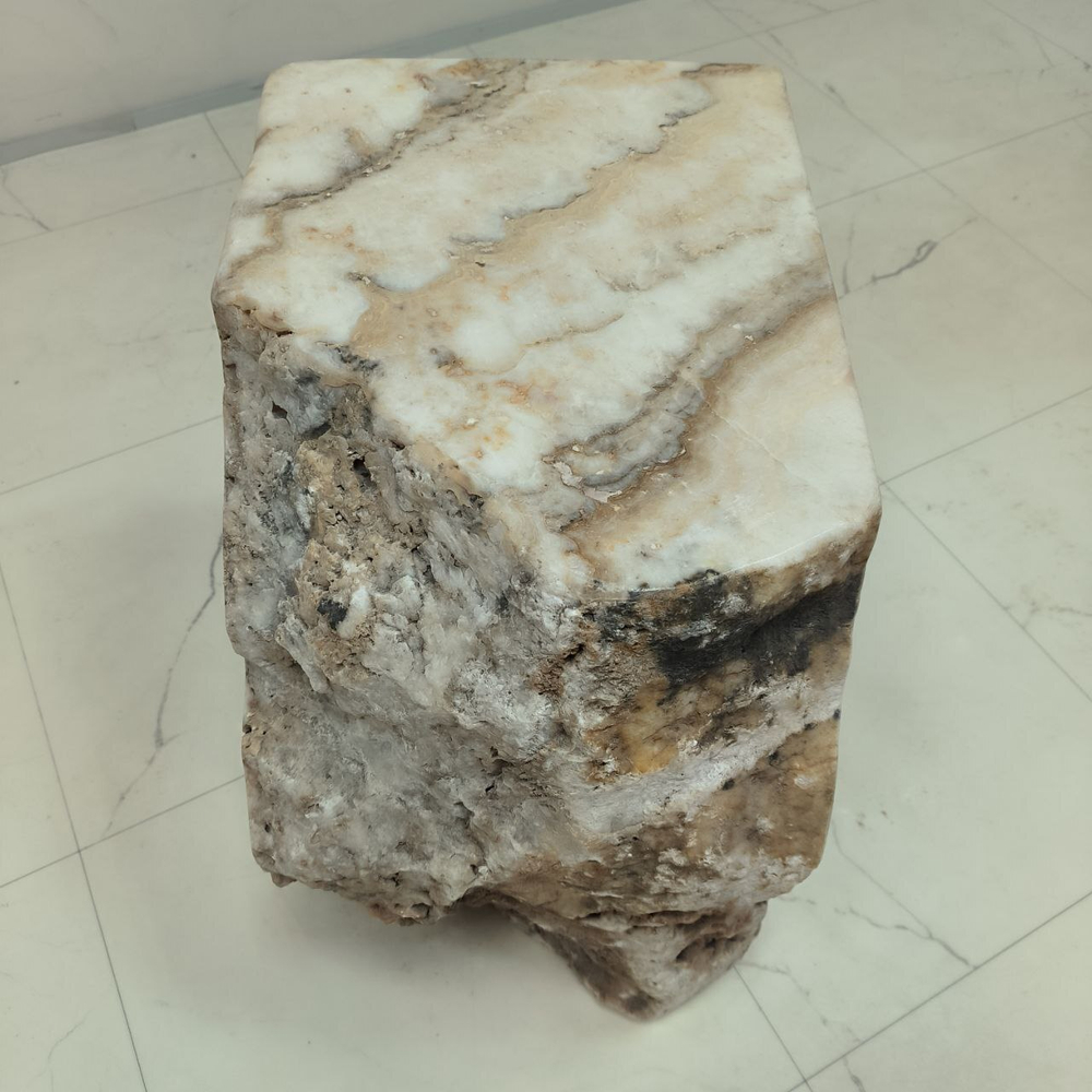 Стол из оникса 65584  (45*32*45) 0195