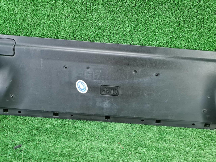 Накладка заднего бампера верхняя Mercedes X W470 (2017-2020)