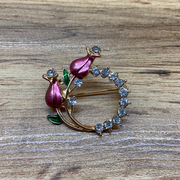 Брошь 3 тюльпана в круге эмаль розовая зеленая стразы металл золотистый