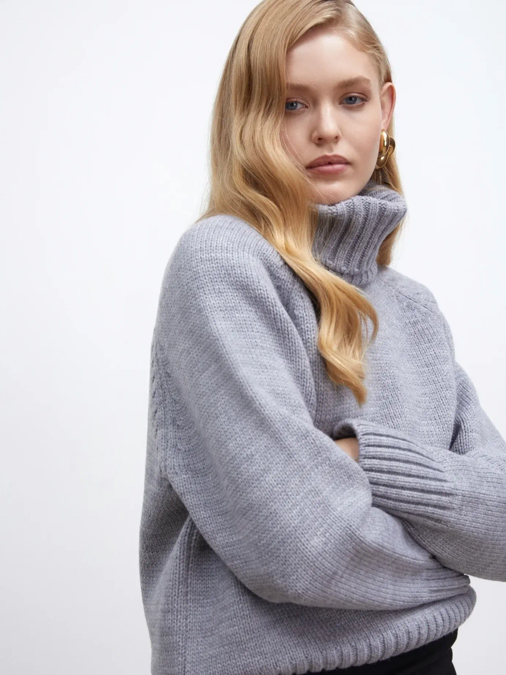 Свитер с горлом, Светло-серый