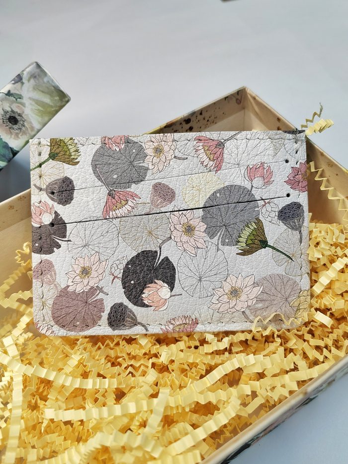 Картхолдер под несколько карт "Лотосы"