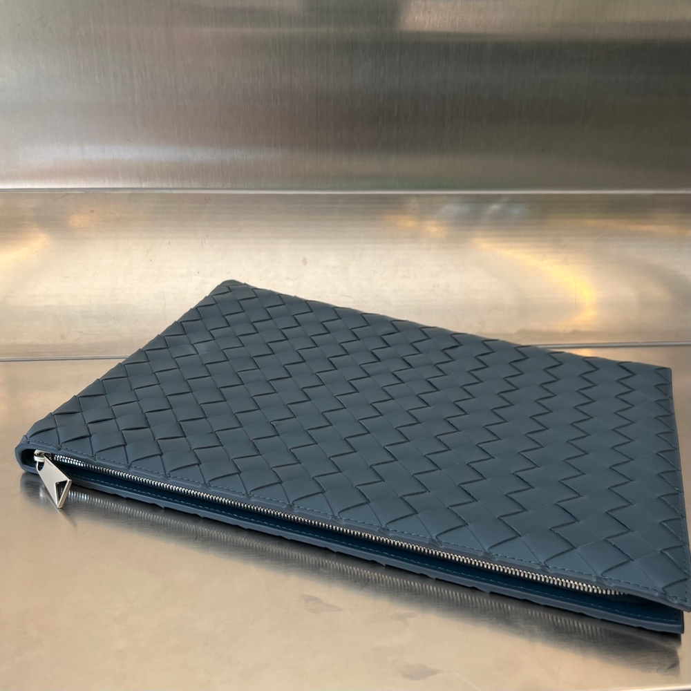 Bottega Veneta Pouch 33 cm