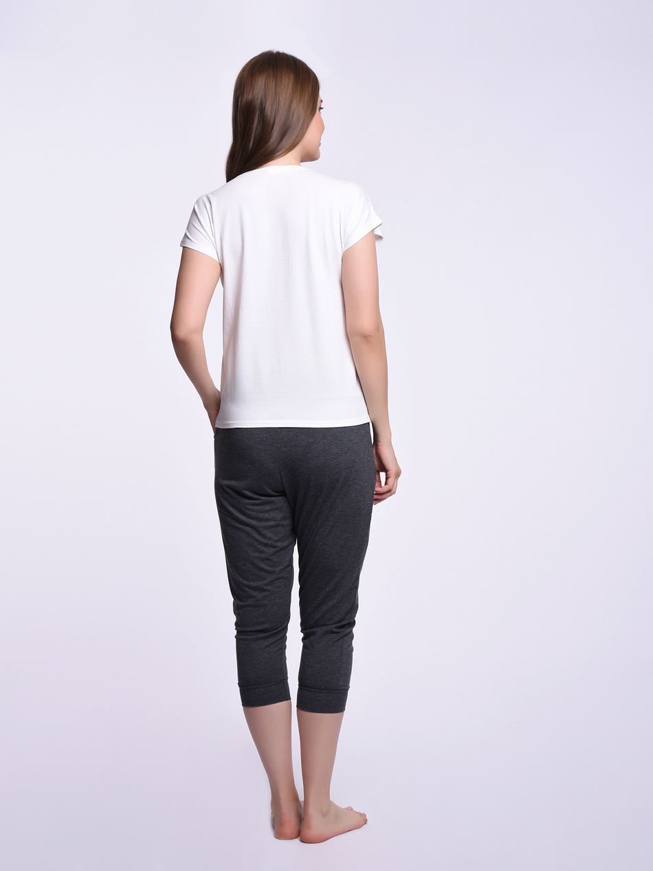 Комплект женский(футболка+капри)