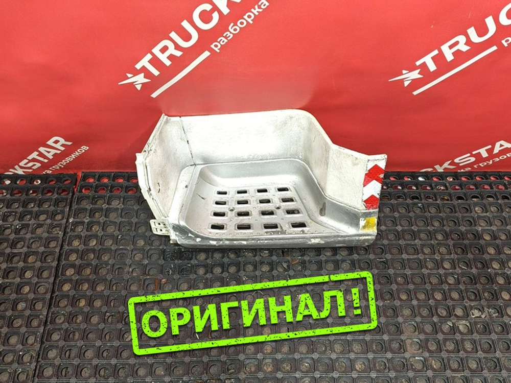 Корпус подножки левый 2020г.