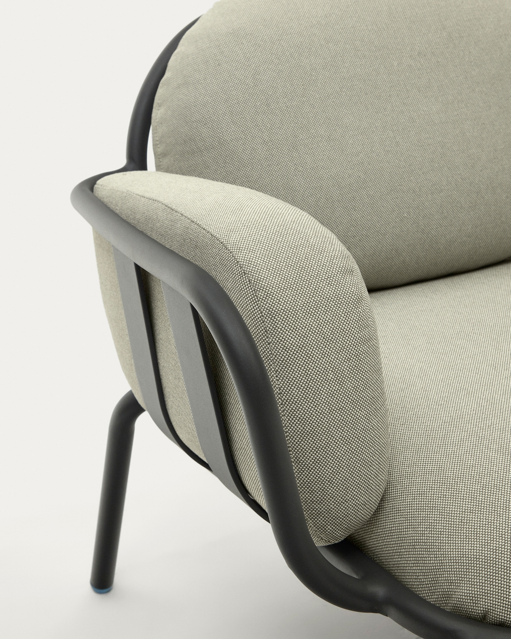 Уличное кресло Joncols с бежевой обивкой и серым алюминием