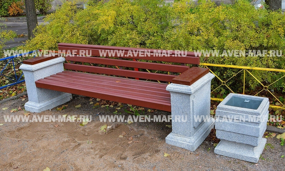 Скамейка на бетонном основании