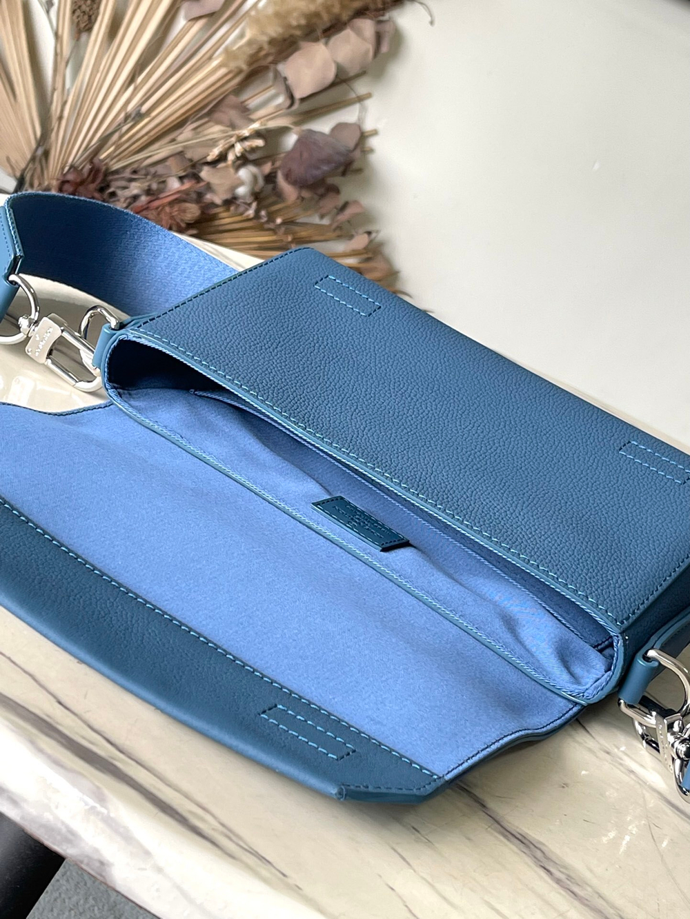 Louis Vuitton Takeoff Messenger PM